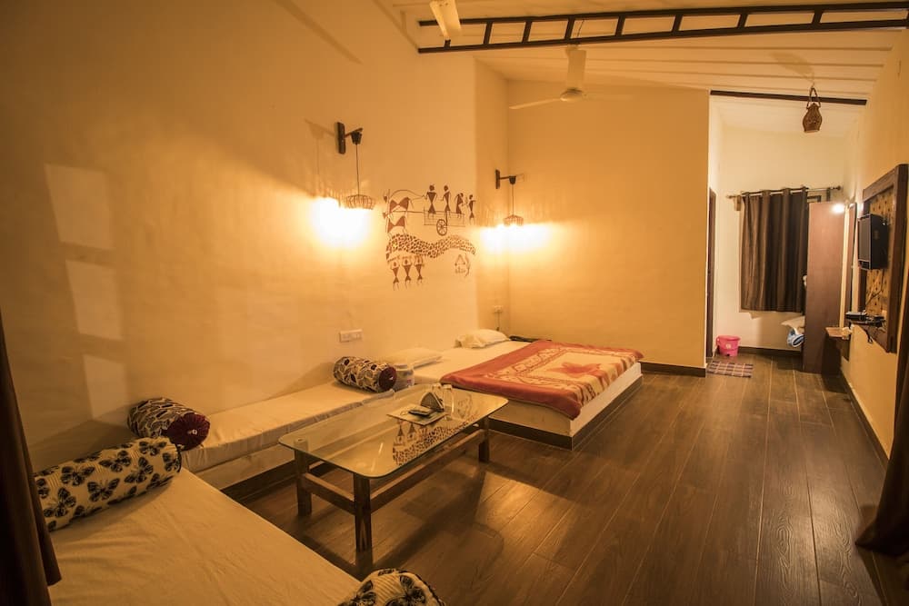 WOW STAYZ2 Pachmarhi Foothill Cottages