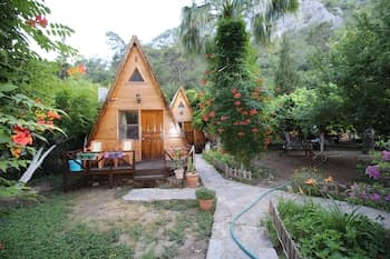 Oran Pansiyon Agac Evler