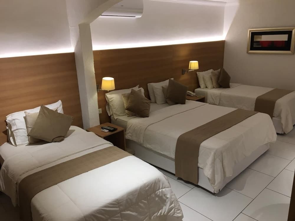 Los Alpes Villa Morra