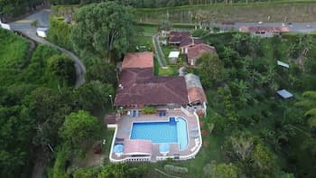 Finca Hotel Villaluzandi