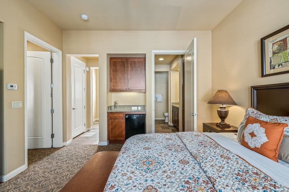 Classic 3 Bedrooms C48 by RedAwning