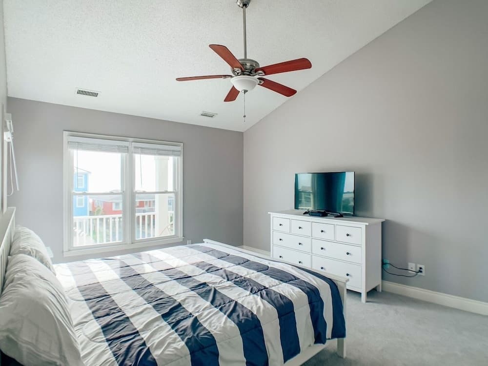 A Beach To Remember 4 Bedroom Home by RedAwning