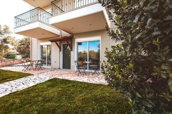 Chloe Apartments by QR booking