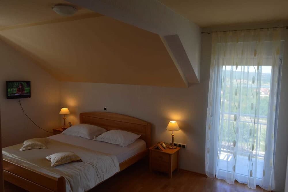 Blue Lake Luxury Accommodation