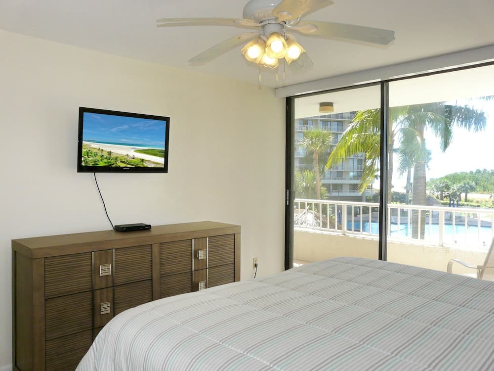 Ideal Beachfront Condo With Pool and two Balconies