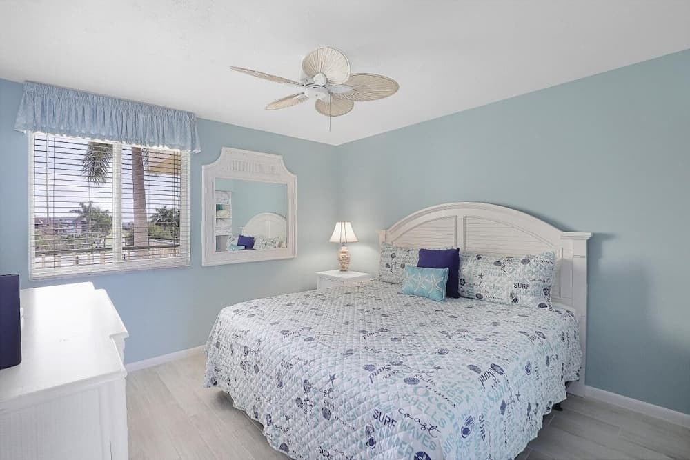 Unique Beachfront Condo With Panoramic Beach View