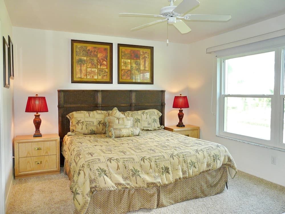 Peaceful Condo With Pool Across From South Beach