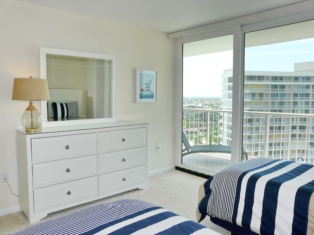 South Seas Tower 4-1711