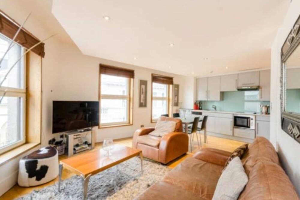 Luxury Flat with Panoramic View of Piccadilly Circus