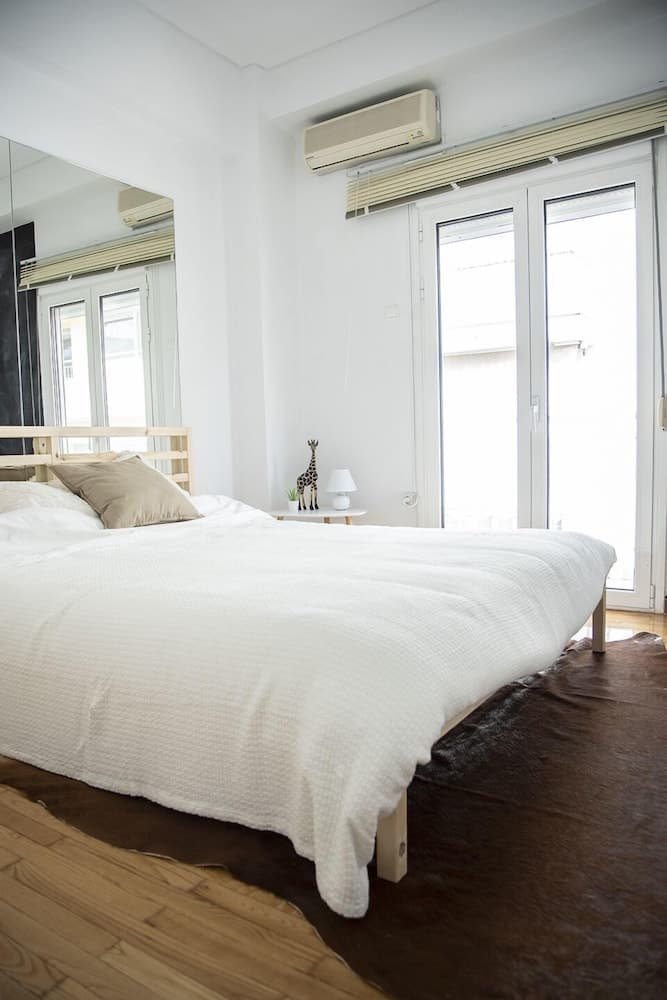 Amazing Renovated Penthouse In Pagkrati