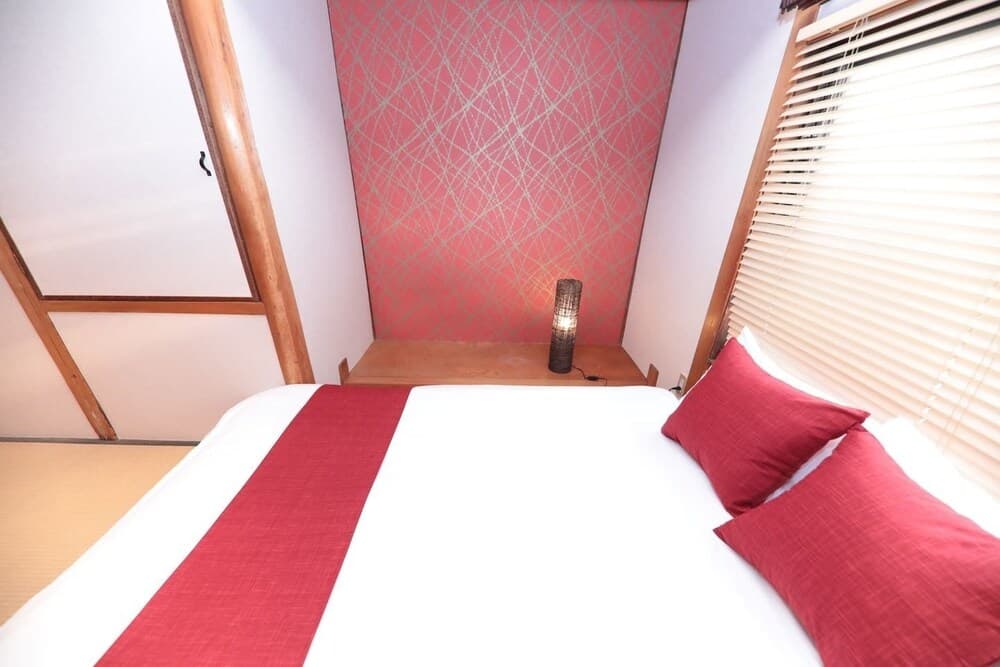 Brick House Near Osaka Castle 217-1