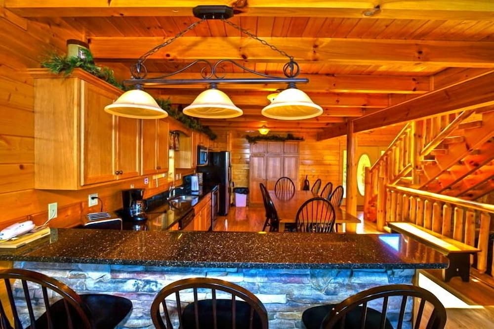 Million Dollar View - Four Bedroom Cabin