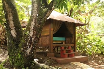 Tiki Lodge Bar & Restaurant - Hostel