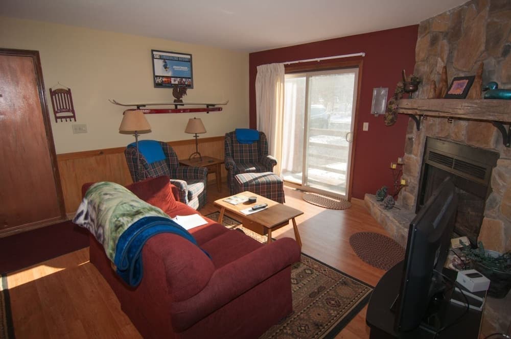 Slopeside Condo D102