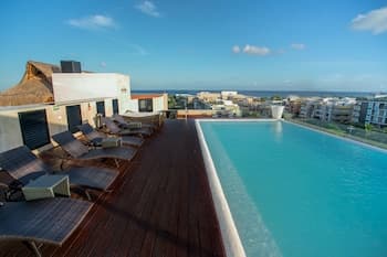 Macondo 5th Av Condos