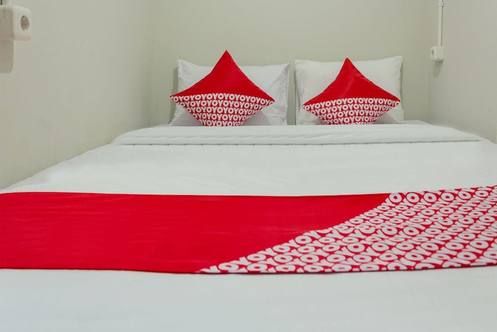 OYO 737 Kamar Keluarga Mahkota 8