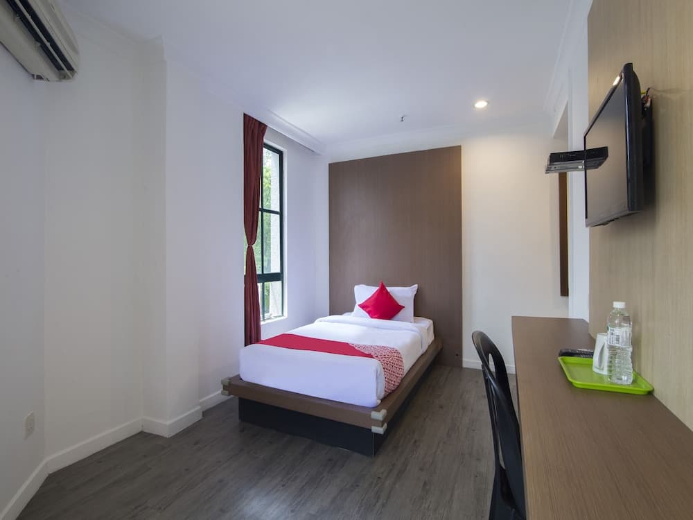 OYO 1045 Azimuth Hotel