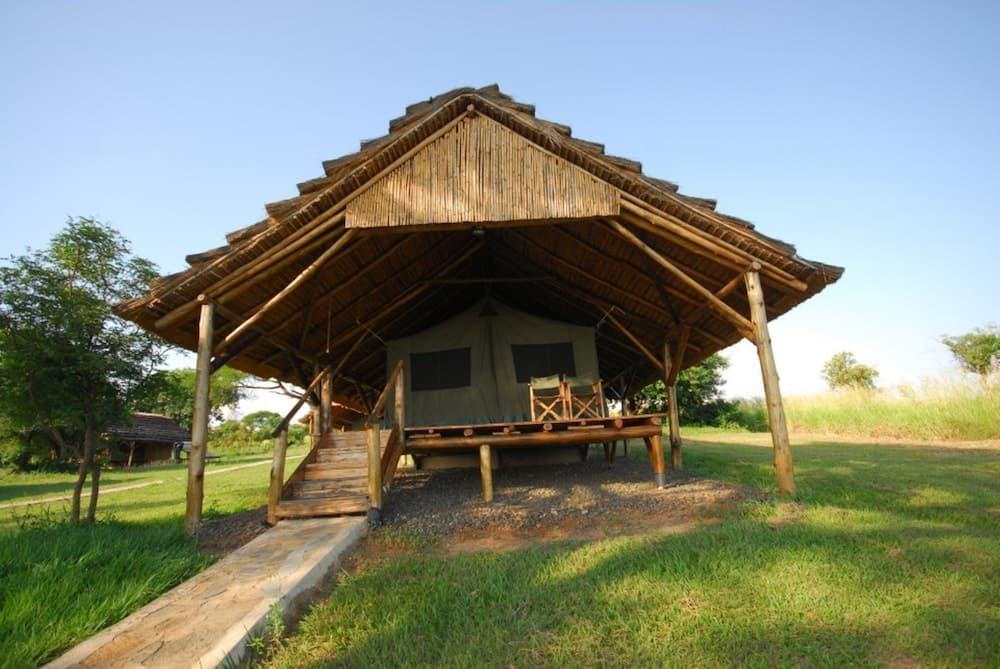 Bwana Tembo Safari Lodge