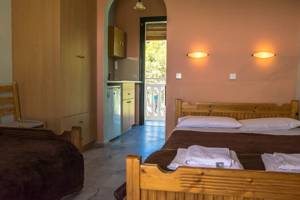 Nikos Studios Alykes