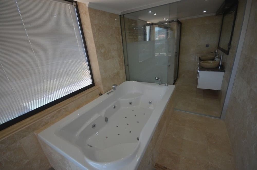 Villa Yali 2 by Villalarim