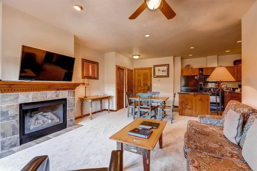 1 Bedroom Mountain View Condo Located in Historic Downtown Breckenridge Close to Shopping, Dining, Night Life