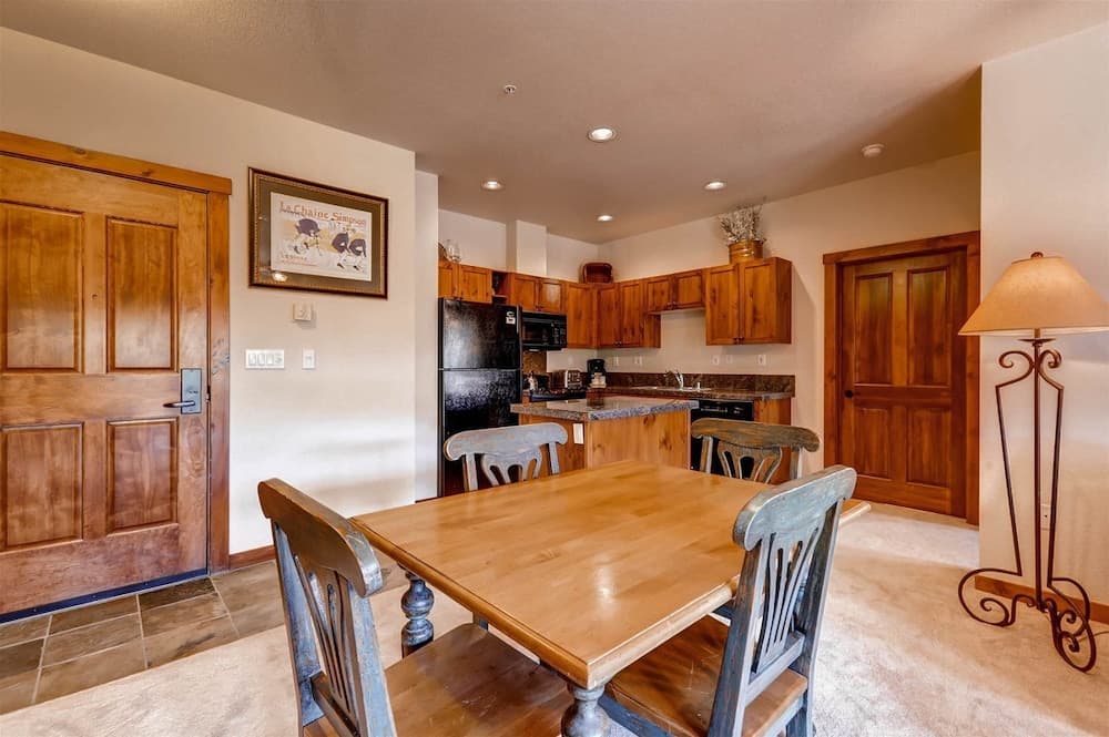 1 Bedroom Mountain View Condo Located in Historic Downtown Breckenridge Close to Shopping, Dining, Night Life