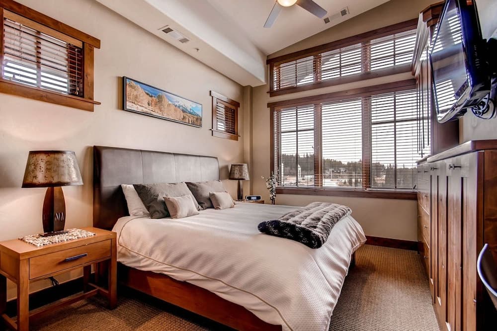 Luxury 3 Bedroom Ski in, Ski out  One Ski Hill Residence Located at the Base of Peak 8 with Hot Tub Access