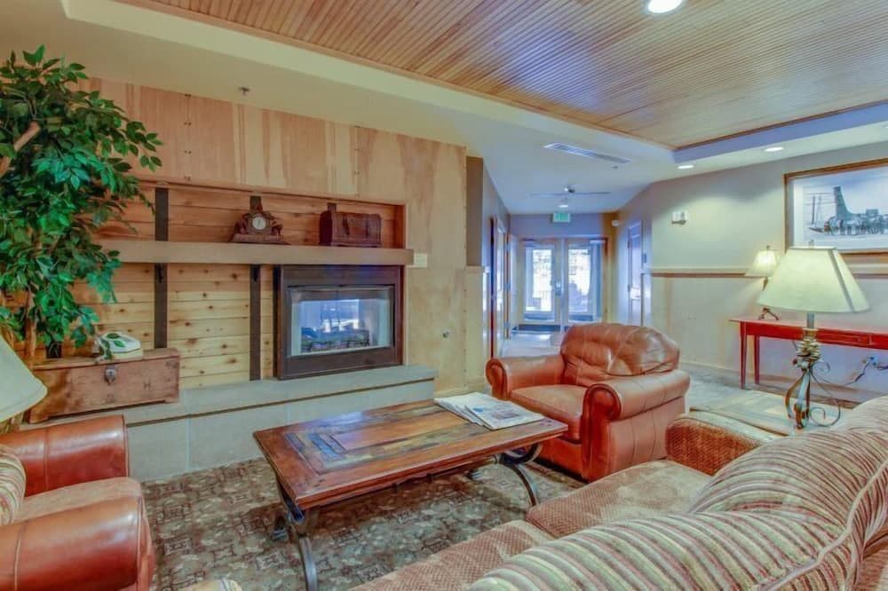 1 Bedroom Mountain Condo in the Heart of River Run Village within walking distance to ski lift