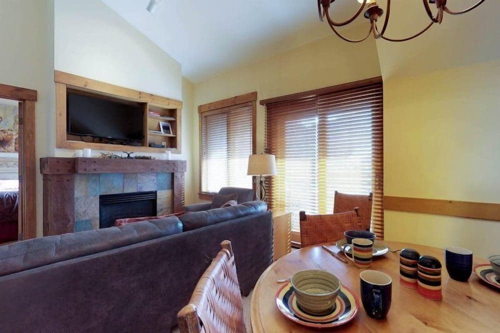 2 Bedroom Colorado Vacation Rental situated in River Run Village Steps from the Summit Express Gondola