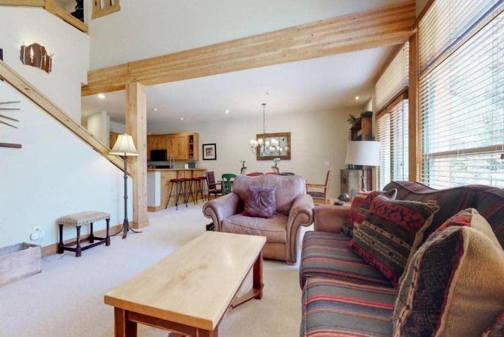 Family Friendly 3 Bedroom Mountain Vacation Rental in Keystone With Complimentary Shuttle Service and Hot Tub Access
