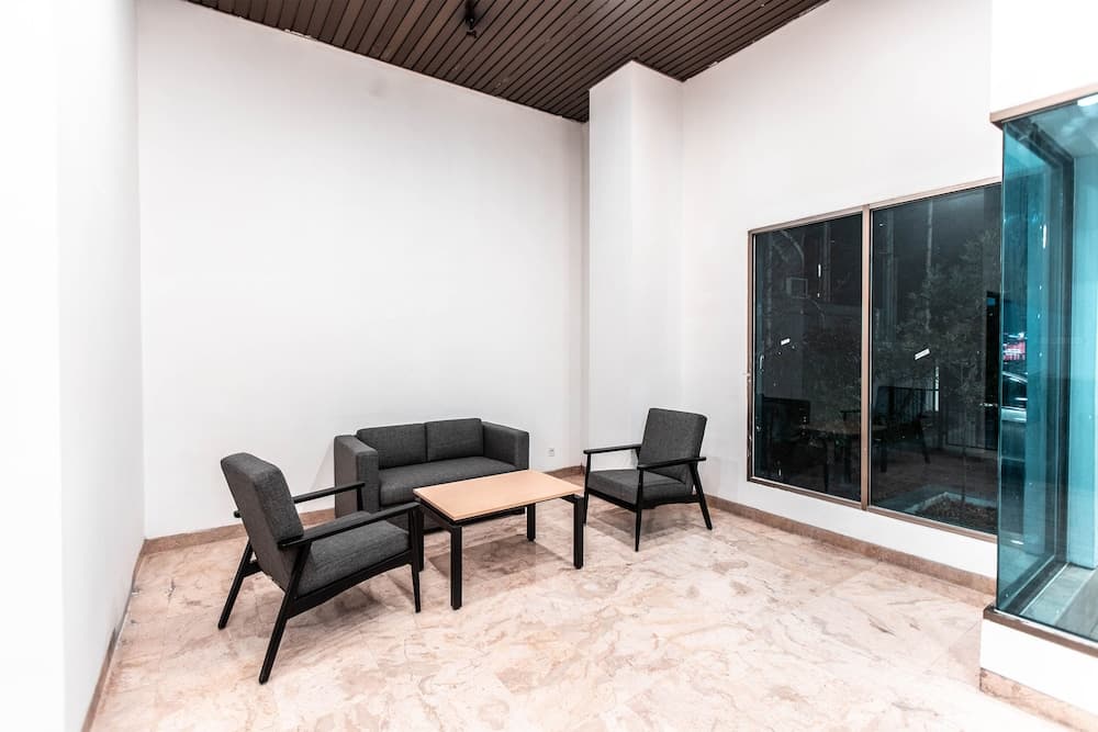 Super OYO Townhouse 1 Hotel Salemba