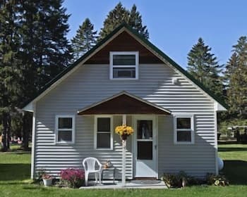 #7 - Northwoods Retreat 3 Bedroom Cabin by RedAwning