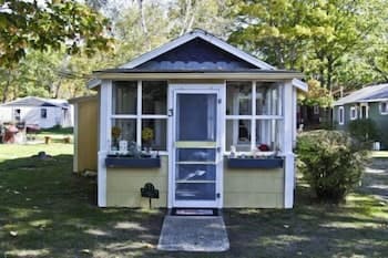 #3 - Chantilly 2 Bedroom Cabin by RedAwning