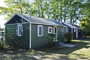 #1 - Cedar Village 2 Bedroom Cabin by RedAwning