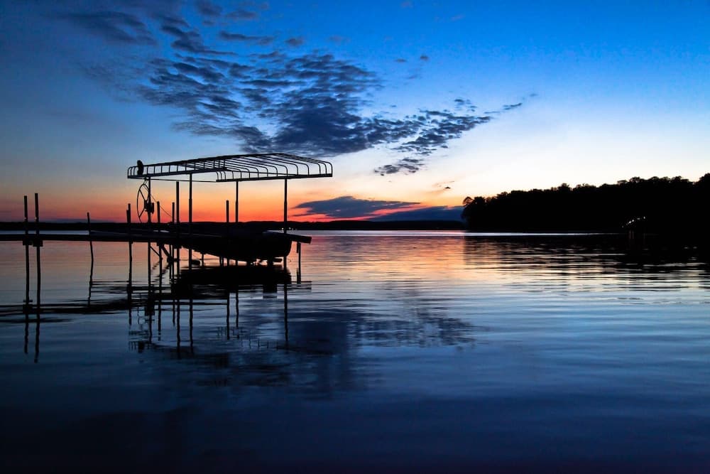 #8 - Mackinac Point 1 Bedroom Cabin by RedAwning