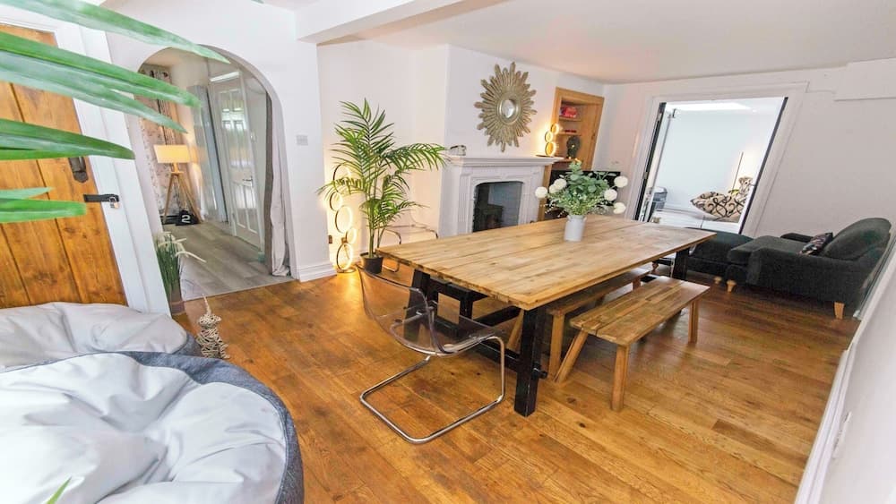 Bag-end House 7 Bedrooms, Sleeps 14, Hot Tub