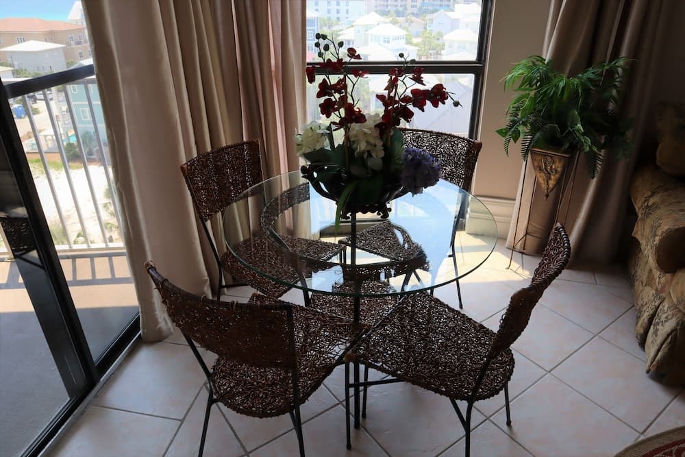 473 Mainsail 2 Bedroom Condo by RedAwning