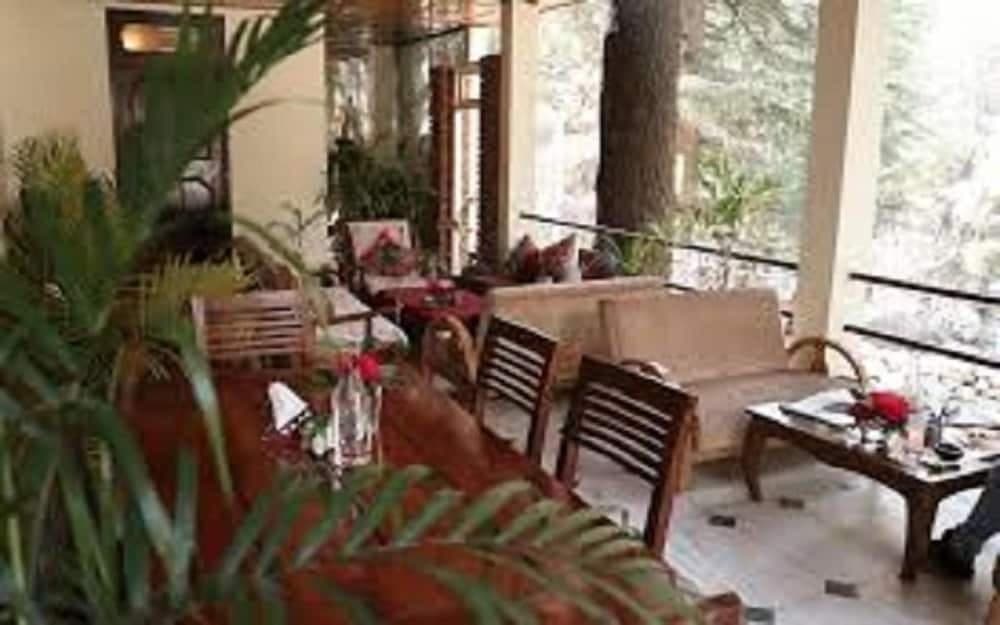 The Rainbow Inn and Cafe