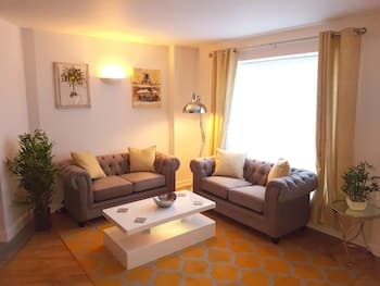 Spacious Bright and Modern Living