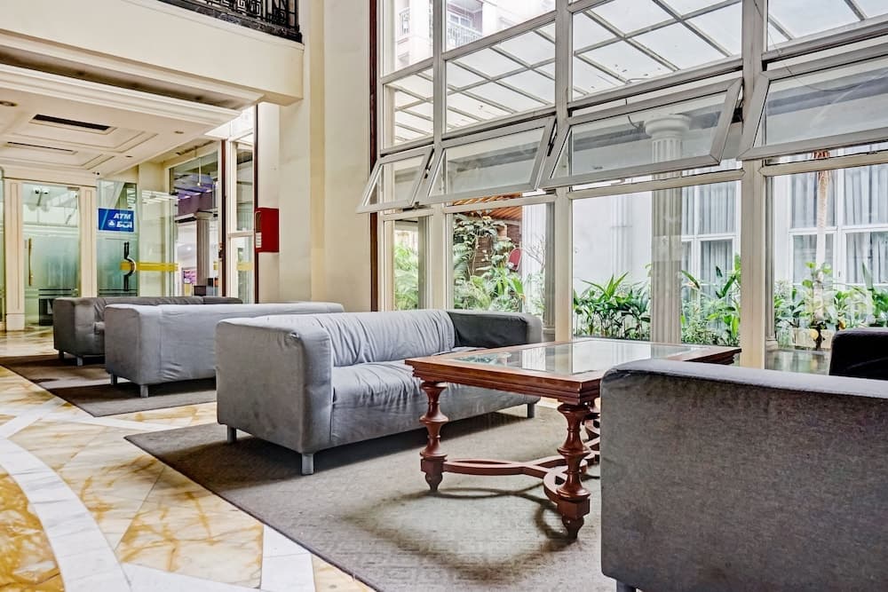 Collection O 6 Grand Palace Kemayoran