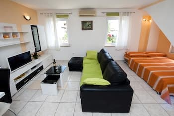 Apartment Tomy / Studio A2