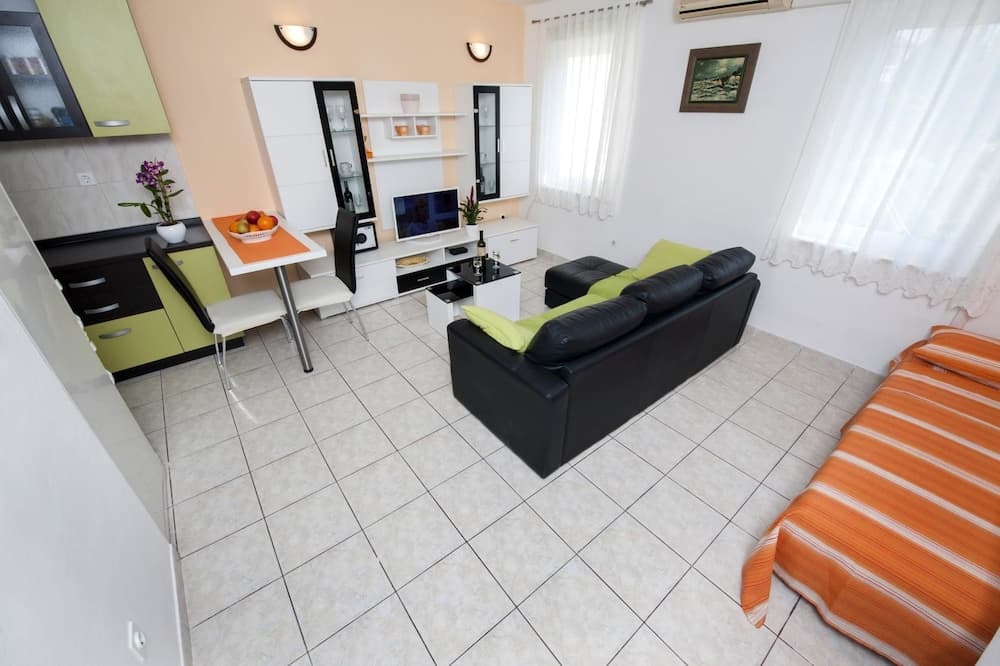 Apartment Tomy / Studio A2