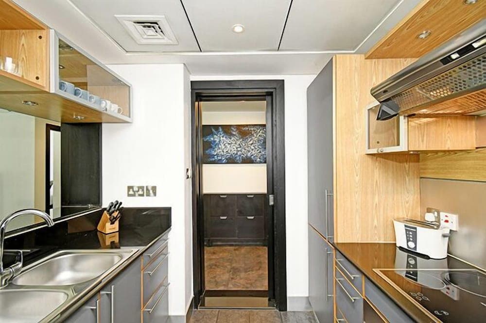 Al Majara 5 by Deluxe Holiday Homes