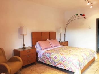 Amazing Apartment,hallandale Beach, Walk to Ocean!