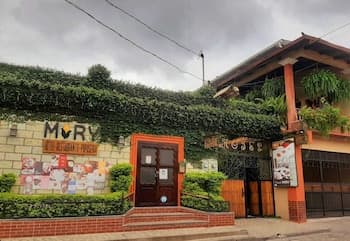 Hotel Restaurante y Pupuseria Mary