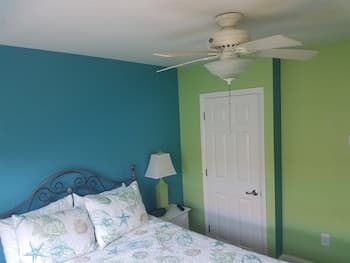 Nw302 East Marina Court, Unit B2