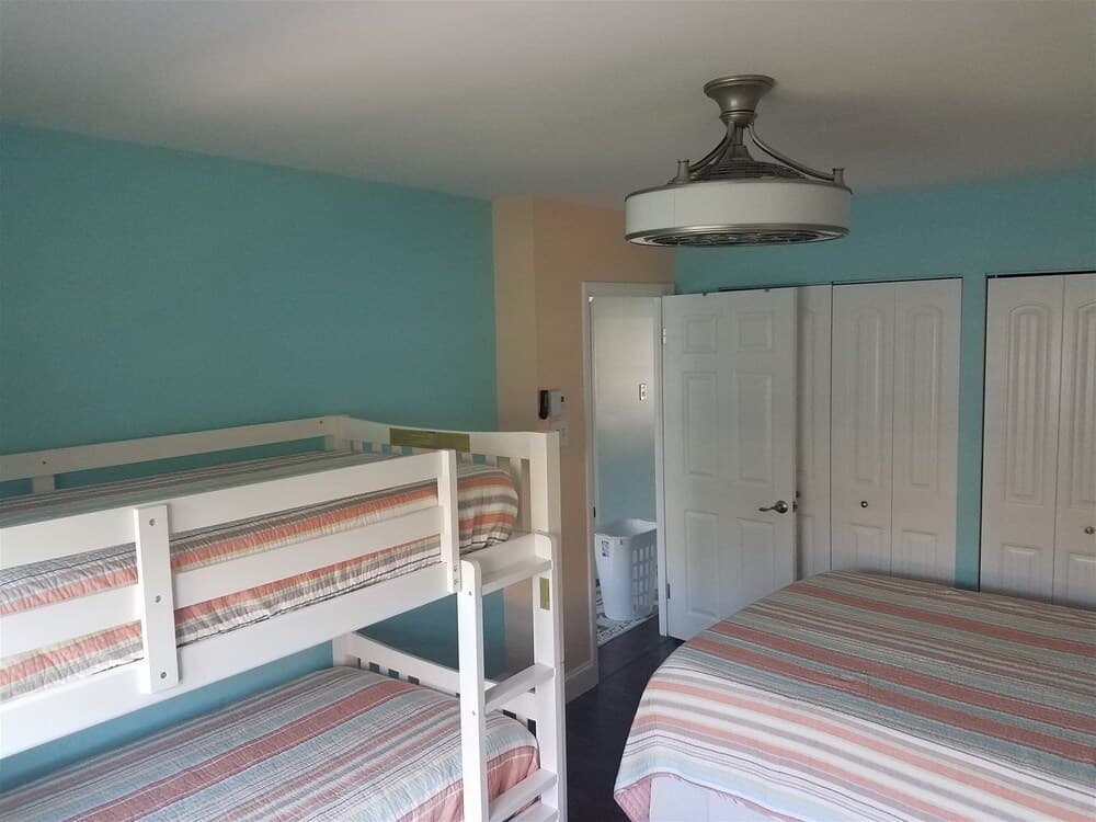 Nw302 East Marina Court, Unit B2