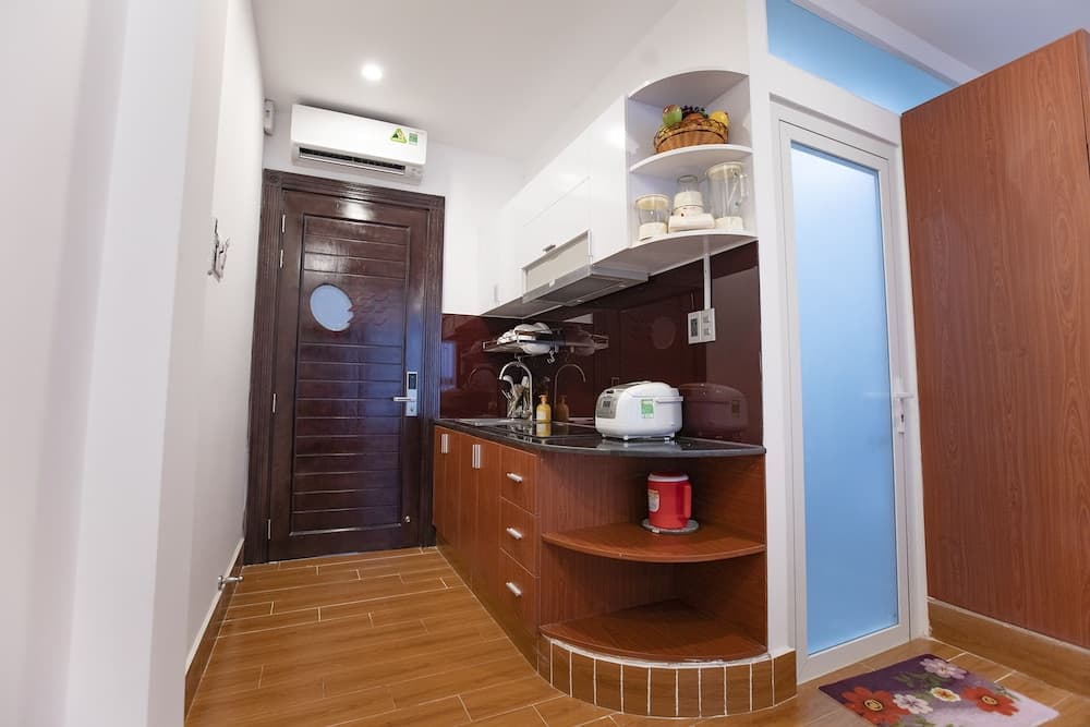 RedDoorz Plus @ Cach Mang Thang 8 Street