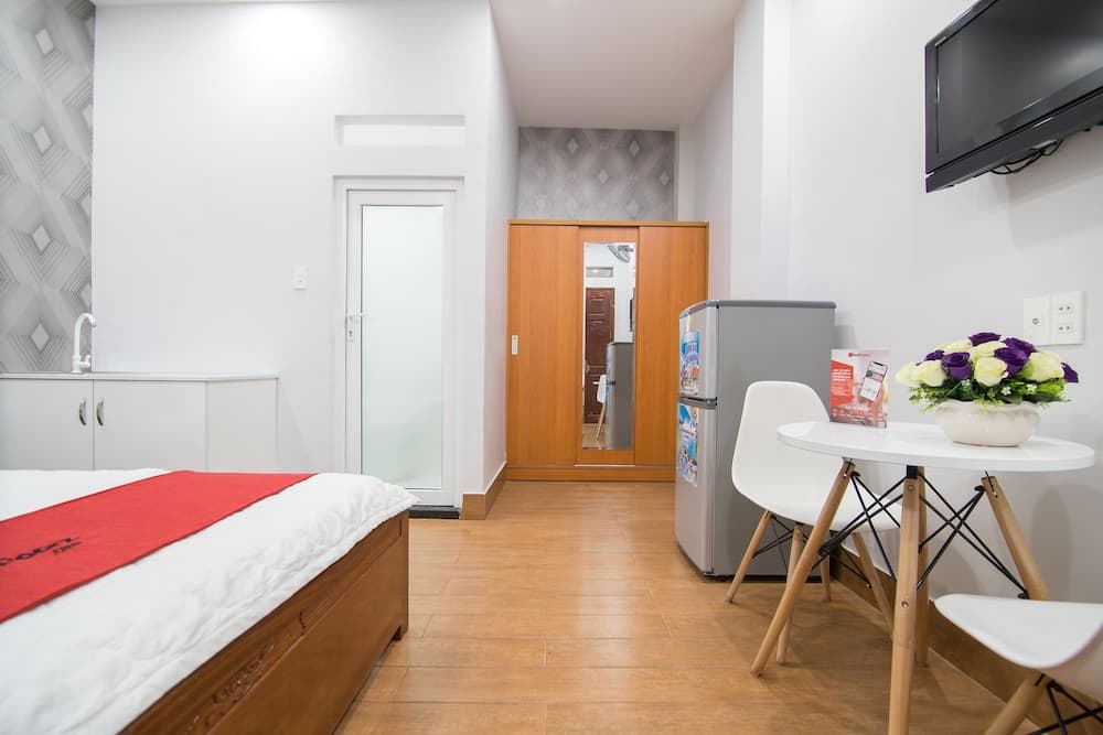 RedDoorz Plus @ Huynh Tan Phat