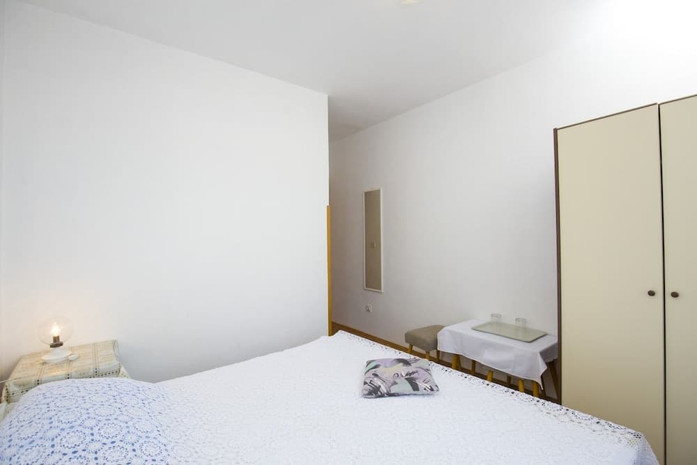 Apartments and Rooms Krstinić